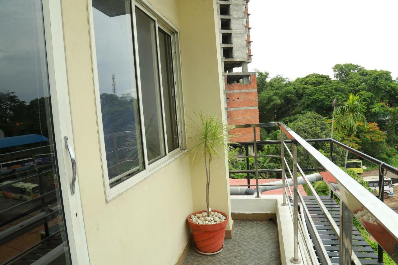 Kodavath Regency Alwaye ภายนอก รูปภาพ